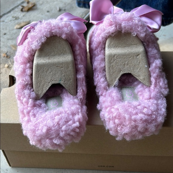 UGG Pink Fuzzy Kids Shoes - Picture 3 of 3